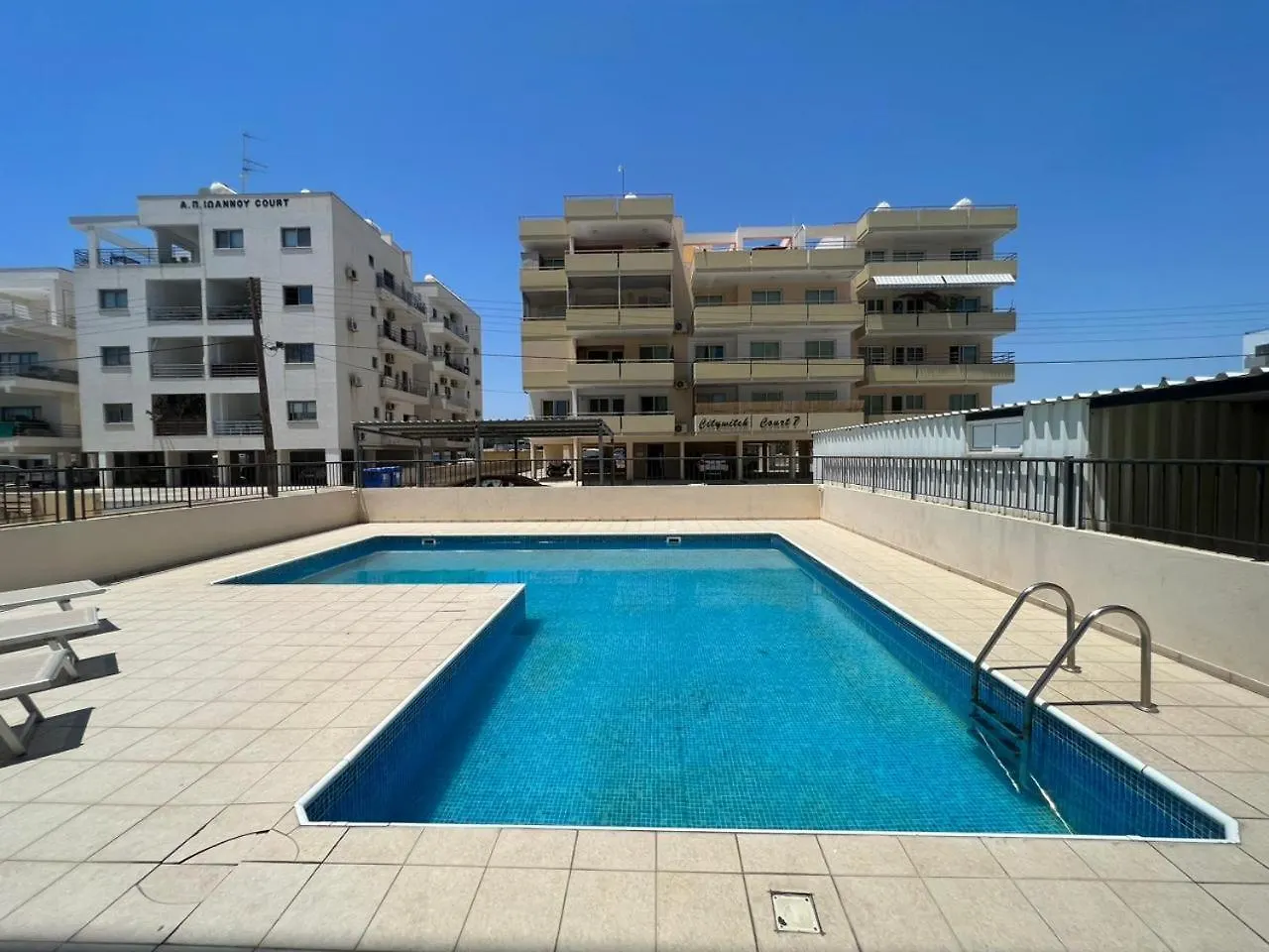 Chloris 3- Bedroom Apartment W/Pool In Larnaca Kypr