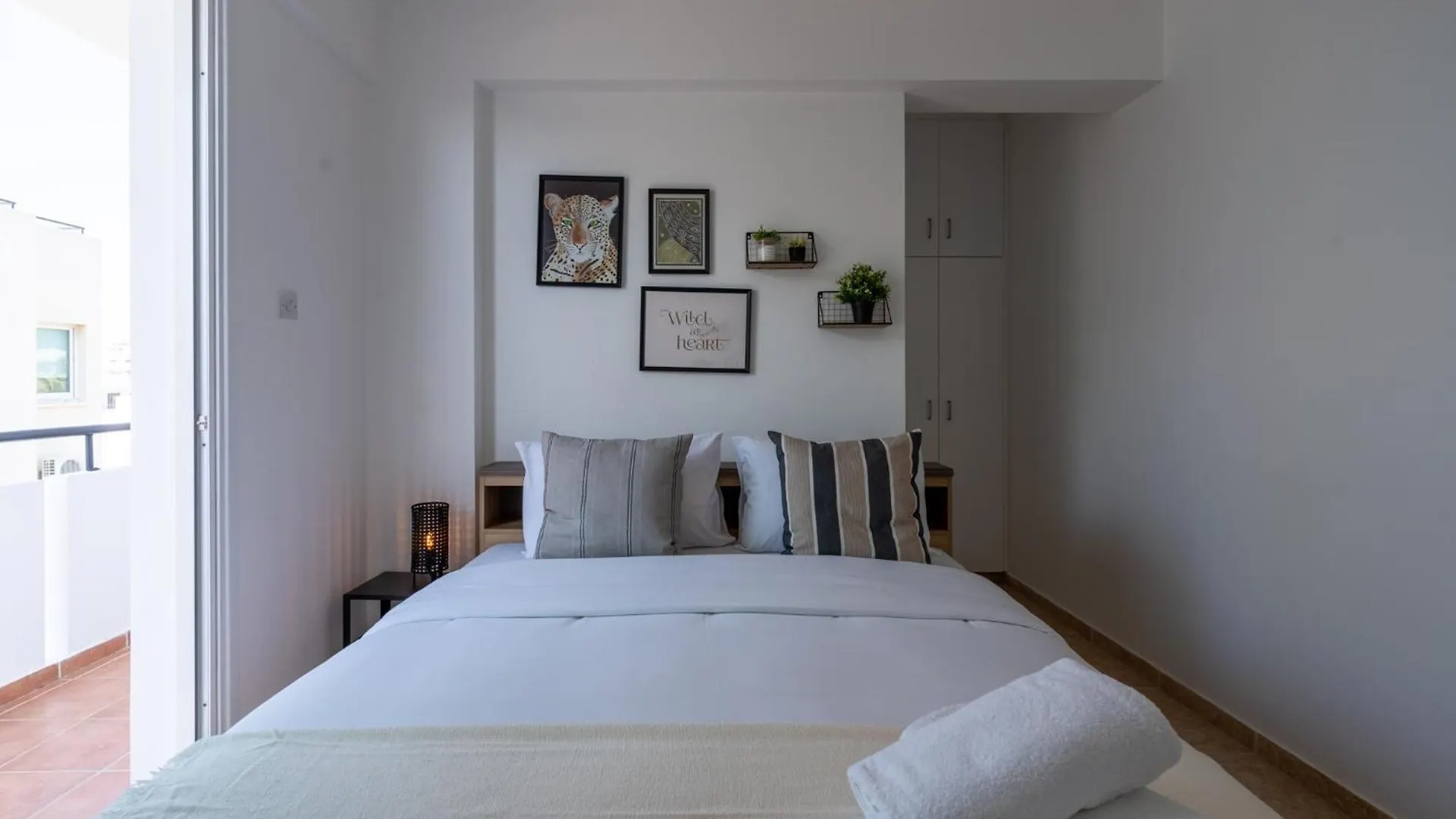 Chloris 3- Bedroom Apartment W/Pool In ラルナカ