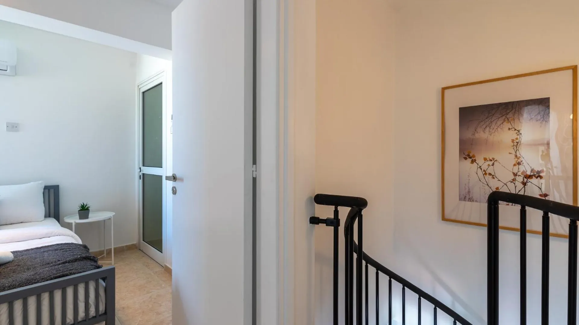 Chloris 3- Bedroom Apartment W/Pool In ラルナカ 0*,
