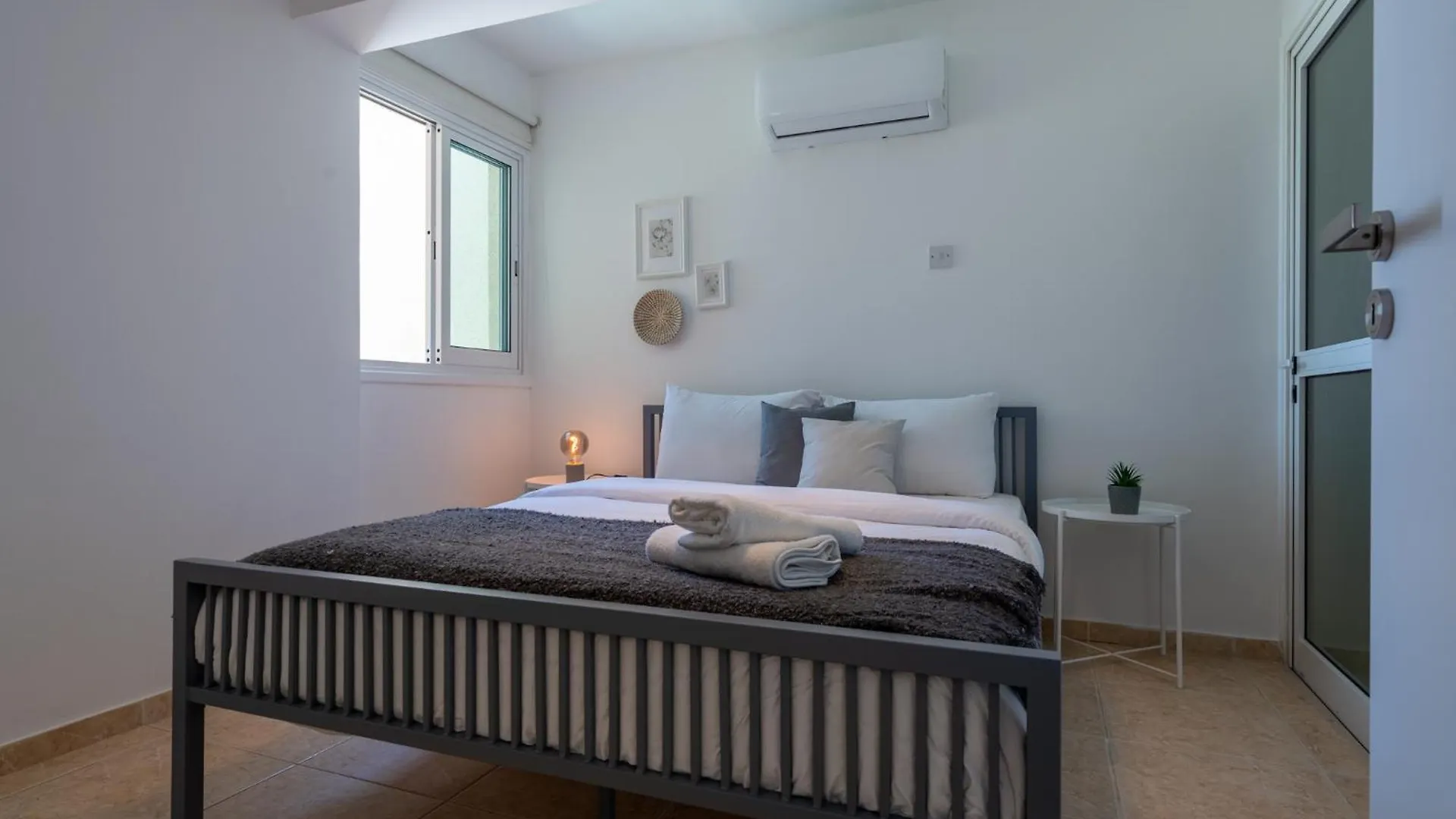 Chloris 3- Bedroom Apartment W/Pool In Larnaca Kypr