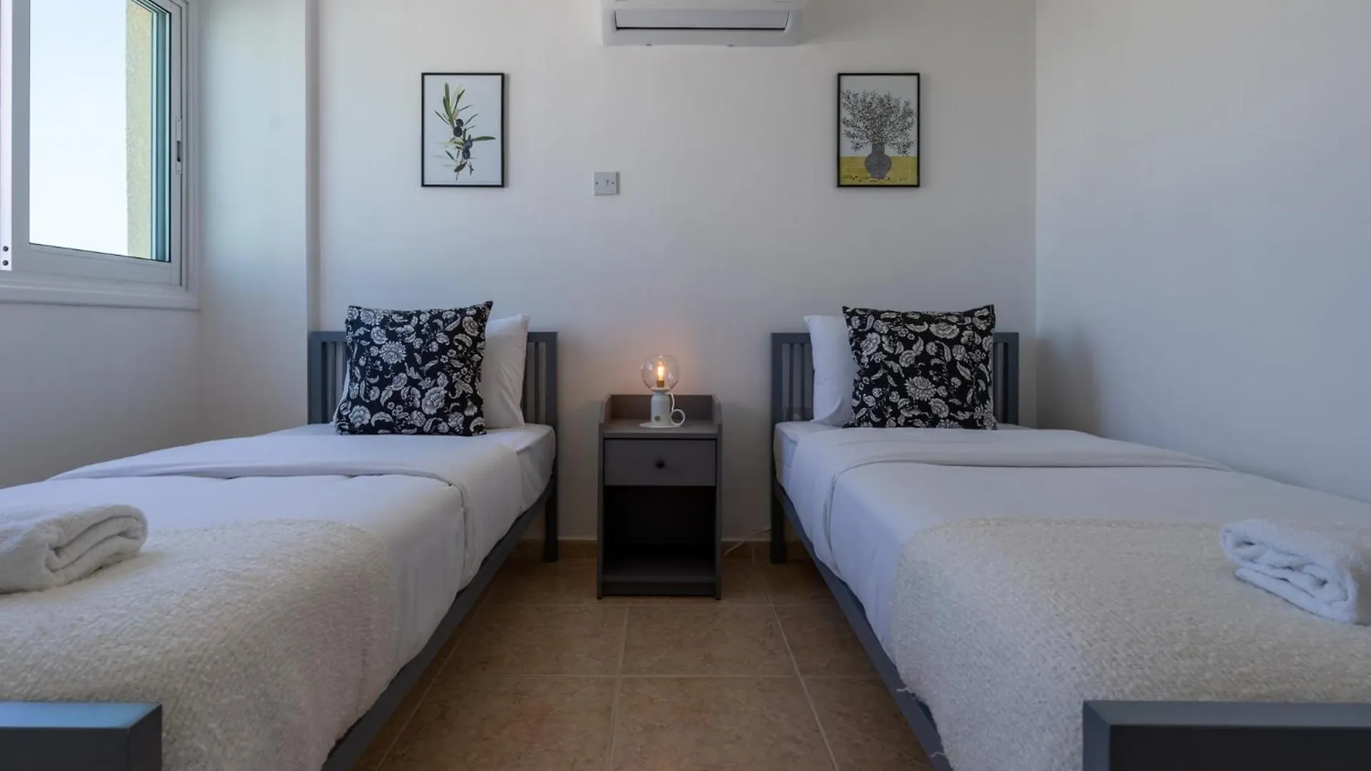 Chloris 3- Bedroom Apartment W/Pool In ラルナカ