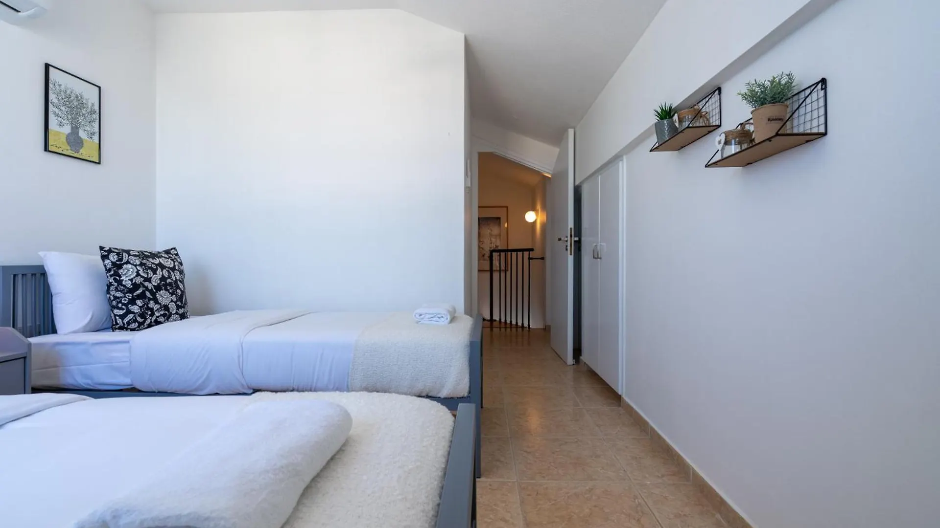 Chloris 3- Bedroom Apartment W/Pool In ラルナカ
