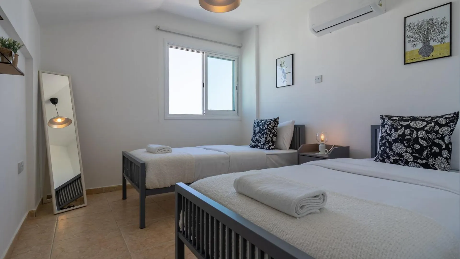 Chloris 3- Bedroom Apartment W/Pool In ラルナカ 0*,  キプロス