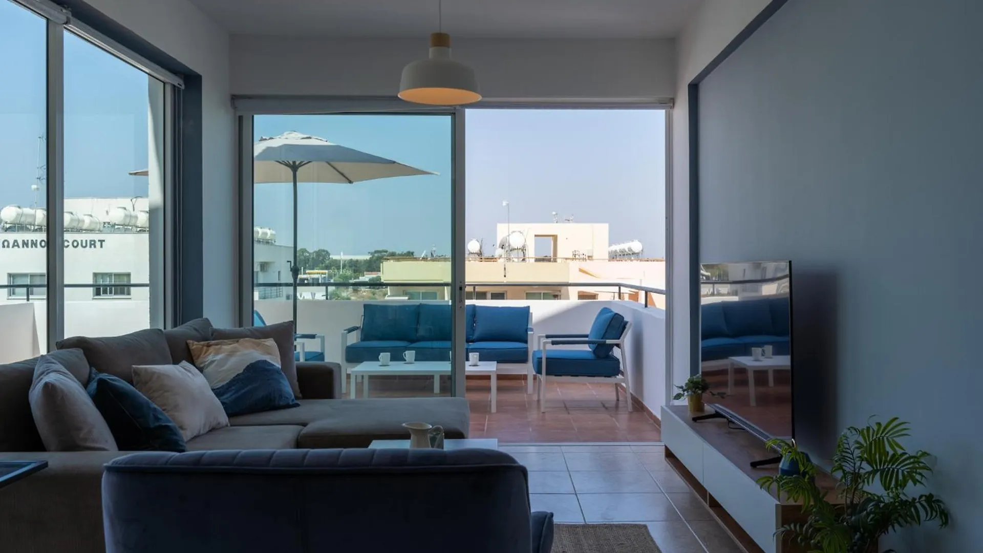Chloris 3- Bedroom Apartment W/Pool In ラルナカ