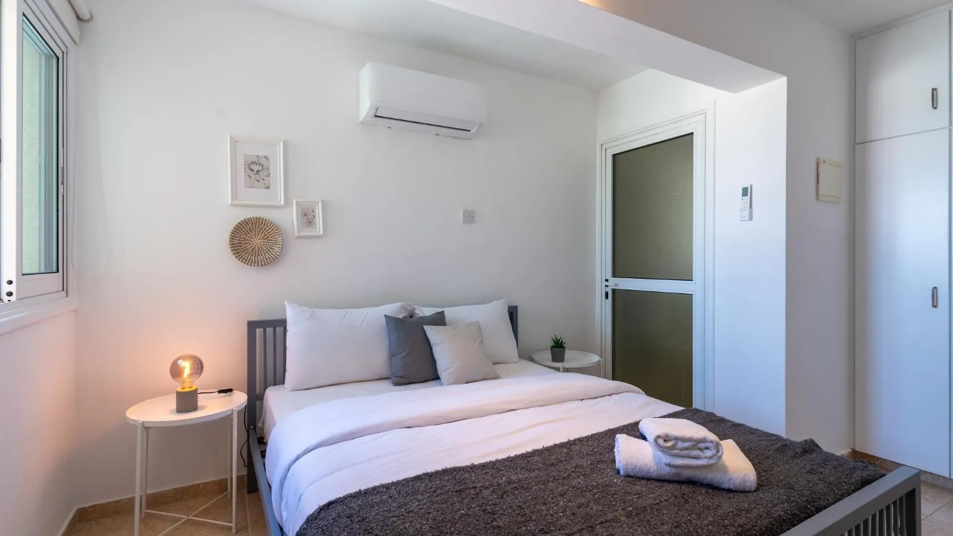 Chloris 3- Bedroom Apartment W/Pool In ラルナカ