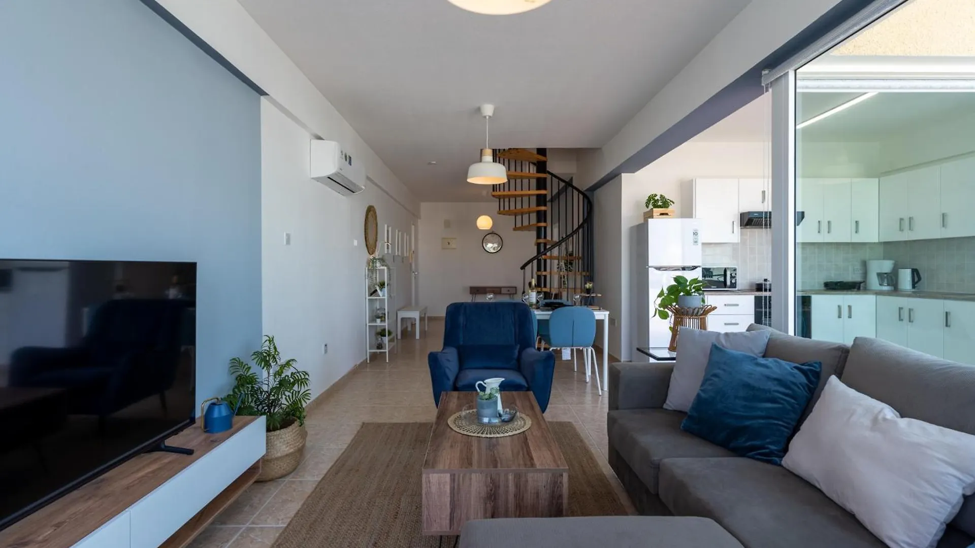 Chloris 3- Bedroom Apartment W/Pool In Larnaca 0*,  Kypr