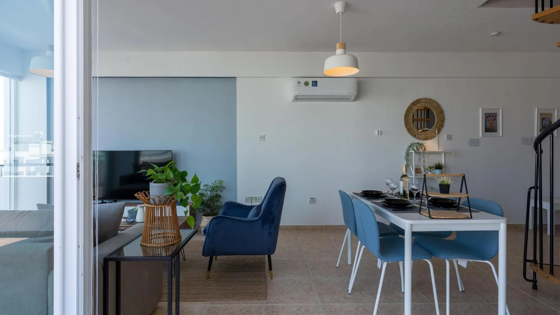 Chloris 3- Bedroom Apartment W/Pool In ラルナカ