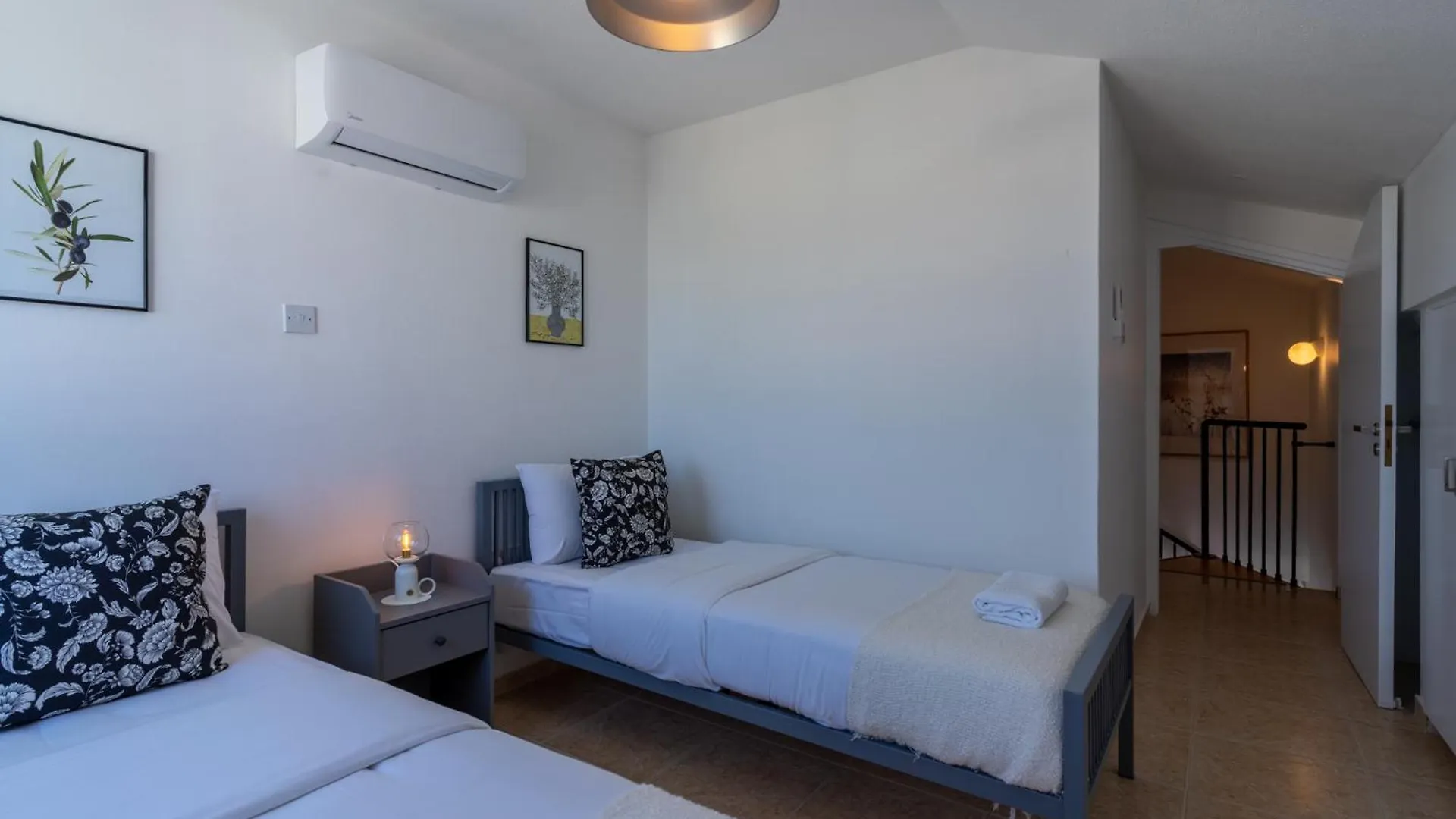 Chloris 3- Bedroom Apartment W/Pool In ラルナカ 0*,  キプロス