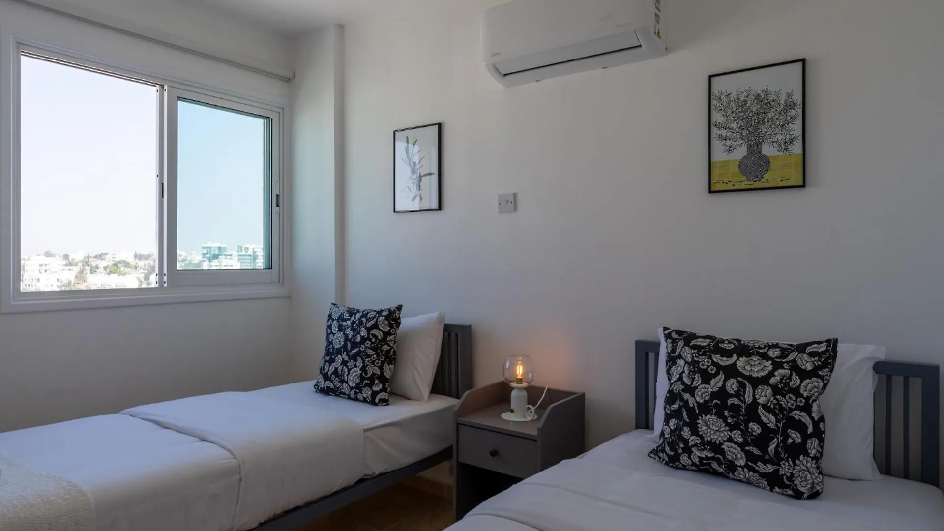 Chloris 3- Bedroom Apartment W/Pool In ラルナカ