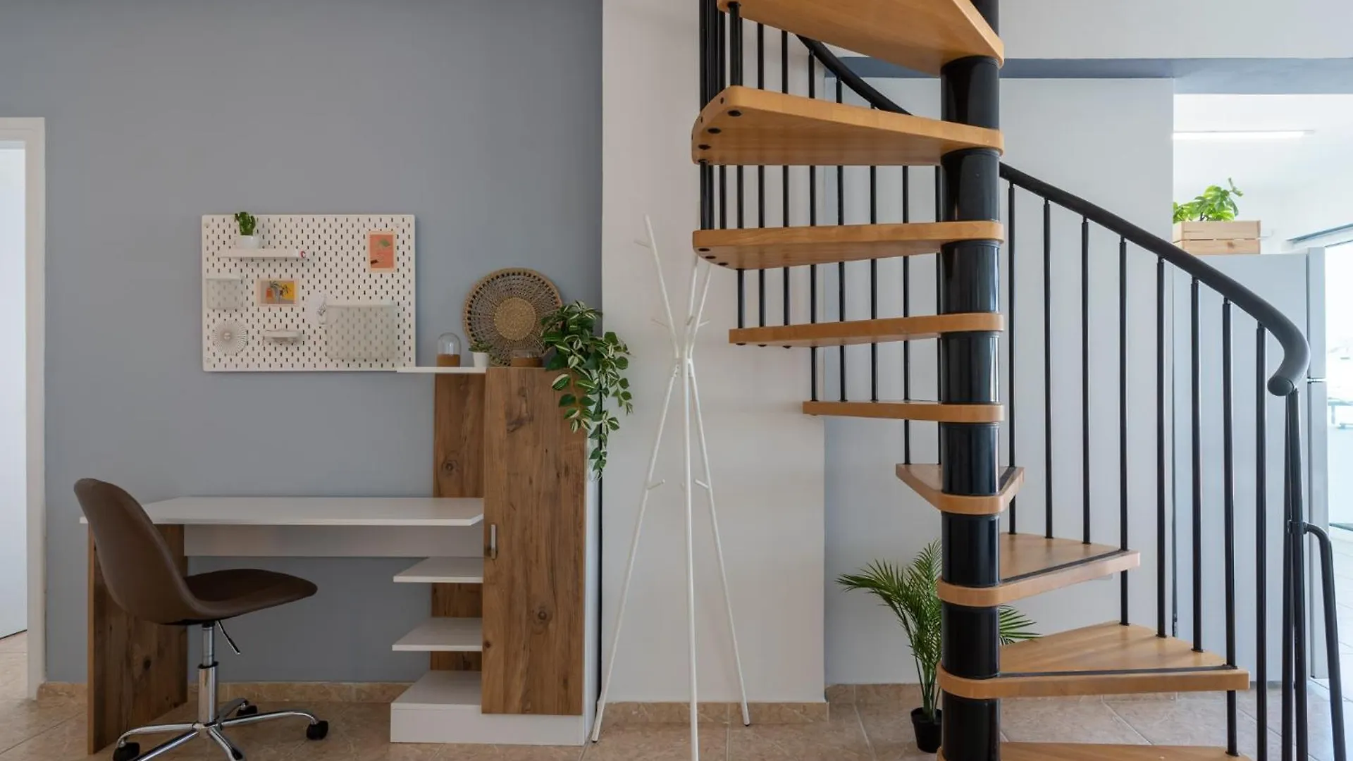 Chloris 3- Bedroom Apartment W/Pool In ラルナカ