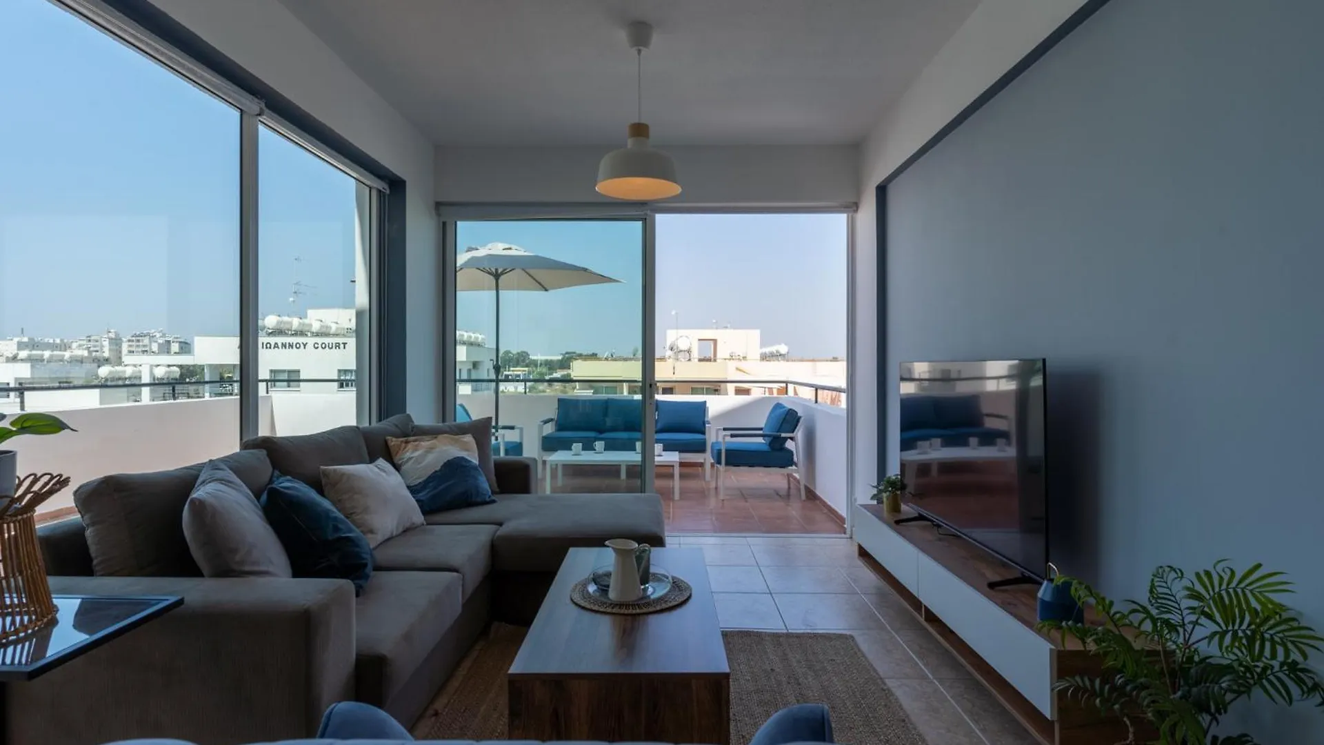 Chloris 3- Bedroom Apartment W/Pool In Larnaca 0*,  Kypr