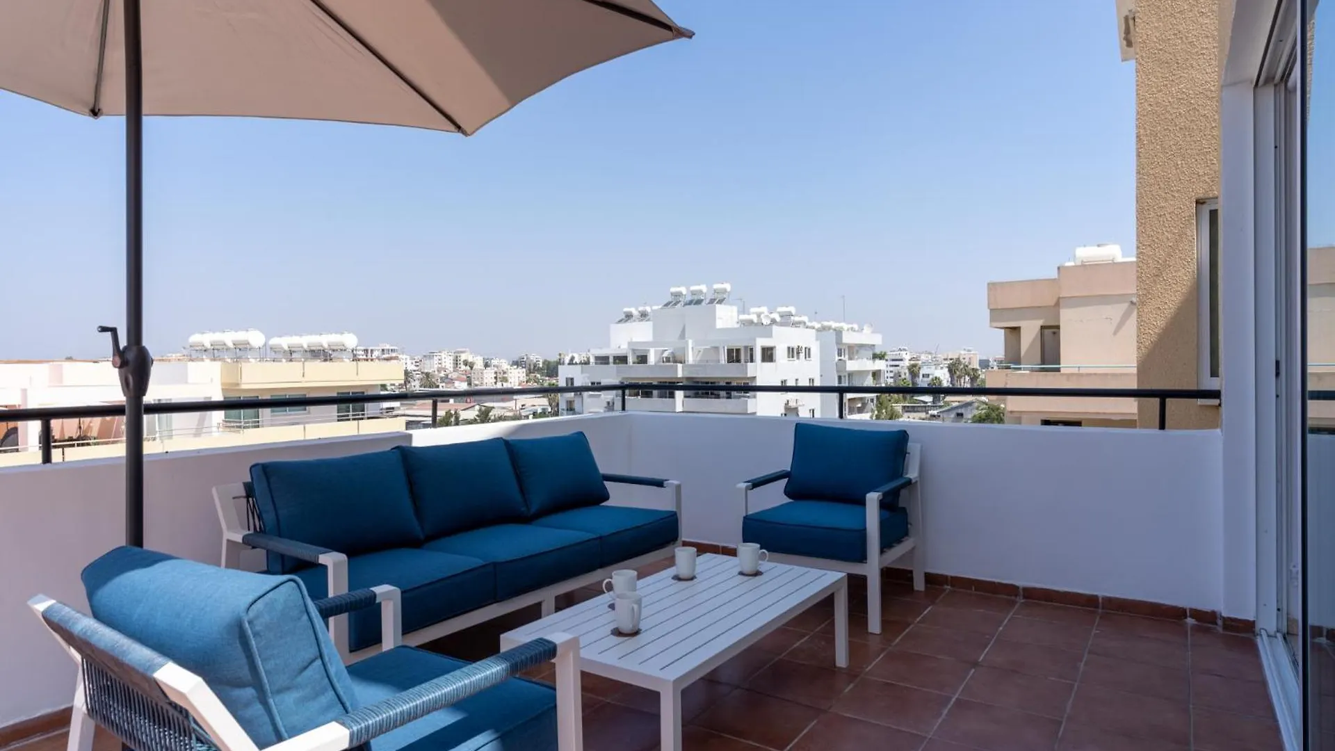 Chloris 3- Bedroom Apartment W/Pool In ラルナカ