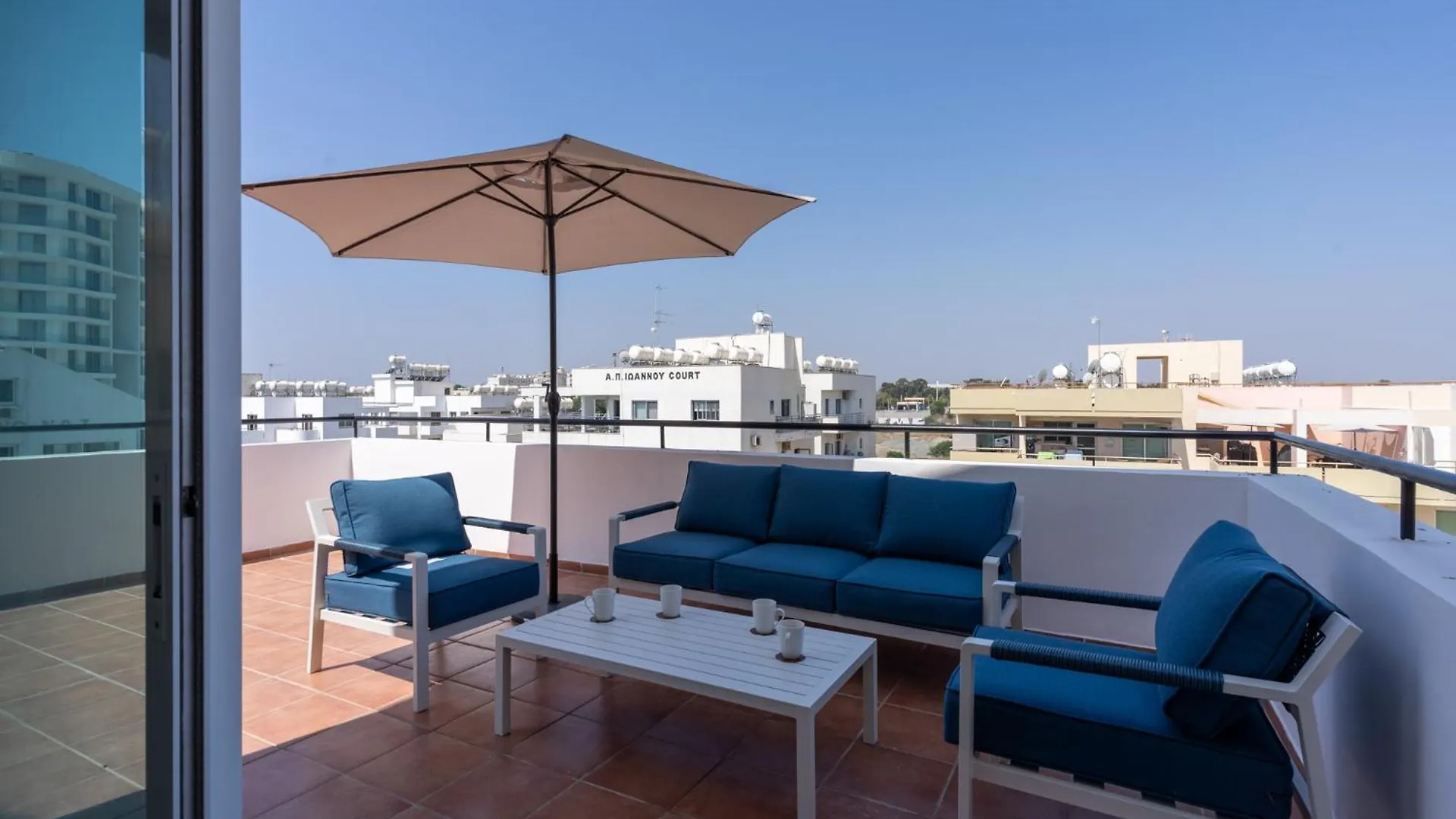 Chloris 3- Bedroom Apartment W/Pool In ラルナカ