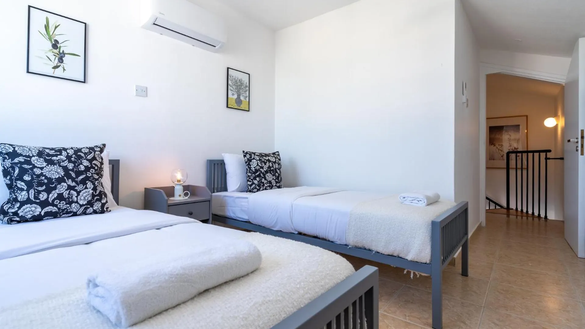 Chloris 3- Bedroom Apartment W/Pool In ラルナカ